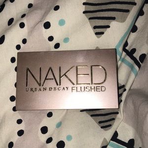 Urban Decay Naked Flushed- Streak